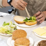 やりたい放題ドット絵ARPG『ガデテル』VS極悪編集部の仁義なきコラボバトル、勃発。“ぶっちゃけどこまでやれんのか”検証に、ライター&日本運営担当が全力でチャレンジ