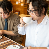 やりたい放題ドット絵ARPG『ガデテル』VS極悪編集部の仁義なきコラボバトル、勃発。“ぶっちゃけどこまでやれんのか”検証に、ライター&日本運営担当が全力でチャレンジ