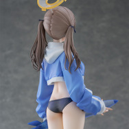 『ブルアカ』から「モエ(水着)」フィギュアが予約受付開始！リアルなシワ表現を施したジャケットなど、魅力を丹念に再現