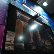 東京ゲームショウ 2025のBenQブースはゲームアートスタイルを鮮明に映し出す最新ゲーミングモニターが主役！猫麦とろろさんのスタイリッシュなパネルもお出迎え【TGS2025】