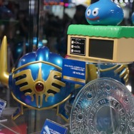 メタリックブルーに輝く「ロトの兜」がクール！「ドラクエ ふくびき所スペシャル ～ロトの伝説ふたたび編～」発売決定【TGS2025】