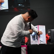 NEXTGEAR新製品発表で開発中の変わり種ケースにびっくり。スモークとクリアを切り替えられるピラーレス―お得な期間限定クーポンも配布中【TGS2025】