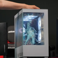 NEXTGEAR新製品発表で開発中の変わり種ケースにびっくり。スモークとクリアを切り替えられるピラーレス―お得な期間限定クーポンも配布中【TGS2025】