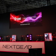 NEXTGEAR新製品発表で開発中の変わり種ケースにびっくり。スモークとクリアを切り替えられるピラーレス―お得な期間限定クーポンも配布中【TGS2025】
