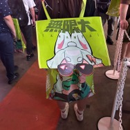 『無限大ANANTA』超特大リュックが目立ち過ぎ。『龍が如く』なりきりお面や『MIRESI』のセクシーイラストなど…気になるノベルティをピックアップ【TGS2025】