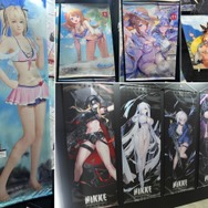 どこを見ても目を奪われる…！『アトリエ』シリーズ『DOAXVV』『NIKKE』の妖艶タペストリーなど―魅力的な物販ブースレポ【TGS2025】