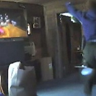 麻薬捜査官が容疑者の家でWiiを遊ぶ ― 前代未聞の珍事件