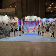 【コスプレ】めちゃキュートな下級生カノジョがお出迎え！セーラー服の博多美人と“いちゃいちゃ”できる『制服カノジョ3』ブースレポ【TGS2025】