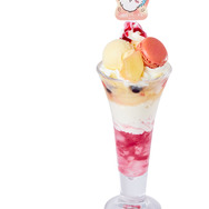 モモンガのピーチパフェ