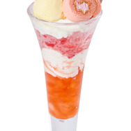 至上の一服！ラッコのイチゴパフェ