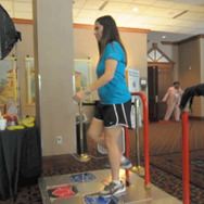 ダンスゲーム138時間連続プレイの記録保持者女性、再び世界記録に挑む