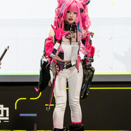 イヴォンヌ／あるく（X：@i__fu93）