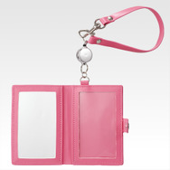 「アイカツ！」一番くじ発売！スターライト学園生徒必需品「アイカツフォンミラー」や、オーロラキスコーデモチーフのポーチも