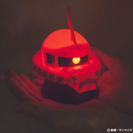 「シャア専用ザクII」が手のひらサイズのライトに！3つの点灯モードを搭載し異なる雰囲気を演出