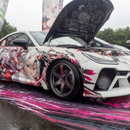 人気VTuberにウマ娘、初音ミクまで！雨にも負けなかった痛車＆痛バイクを取材【第九回 天下無双 東西最強痛車決戦 フォトレポ】