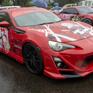 人気VTuberにウマ娘、初音ミクまで！雨にも負けなかった痛車＆痛バイクを取材【第九回 天下無双 東西最強痛車決戦 フォトレポ】