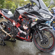 人気VTuberにウマ娘、初音ミクまで！雨にも負けなかった痛車＆痛バイクを取材【第九回 天下無双 東西最強痛車決戦 フォトレポ】