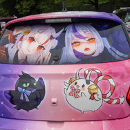 常闇トワ様の「マツダ3」に輪堂千速のヤマハバイクも！岐阜に集まったホロライブの痛車・痛バイクまとめ【第九回 天下無双 東西最強痛車決戦 フォトレポ】