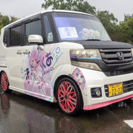 常闇トワ様の「マツダ3」に輪堂千速のヤマハバイクも！岐阜に集まったホロライブの痛車・痛バイクまとめ【第九回 天下無双 東西最強痛車決戦 フォトレポ】