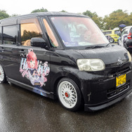 常闇トワ様の「マツダ3」に輪堂千速のヤマハバイクも！岐阜に集まったホロライブの痛車・痛バイクまとめ【第九回 天下無双 東西最強痛車決戦 フォトレポ】