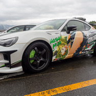 「アイマス」「ラブライブ」「バンドリ」の痛車が集結!キラキラした姿に注目【第九回 天下無双 東西最強痛車決戦 フォトレポ】