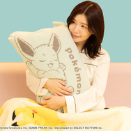 ピカチュウが近くで添い寝してくれる大きな枕…！肌触りの良いブランケットなど、『ポケスリ』コラボ寝具第2弾が順次発売