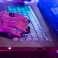 MSIゲーミングノート「Cyborg 15/17 B2RW」×『サイバーパンク2077』で叶える、本物の“没入（ジャック・イン）”。最高のプレイ環境で、コスプレイヤーと共にナイトシティを駆けてきた