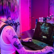 MSIゲーミングノート「Cyborg 15/17 B2RW」×『サイバーパンク2077』で叶える、本物の“没入（ジャック・イン）”。最高のプレイ環境で、コスプレイヤーと共にナイトシティを駆けてきた