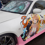 ベンツやレクサス、往年のスポーツカーまで集結！雨に負けじと会場を盛り上げた痛車まとめ【第九回 天下無双 東西最強痛車決戦 フォトレポ】