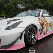 ベンツやレクサス、往年のスポーツカーまで集結！雨に負けじと会場を盛り上げた痛車まとめ【第九回 天下無双 東西最強痛車決戦 フォトレポ】