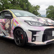 ベンツやレクサス、往年のスポーツカーまで集結！雨に負けじと会場を盛り上げた痛車まとめ【第九回 天下無双 東西最強痛車決戦 フォトレポ】