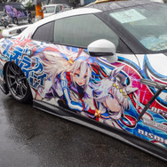 ベンツやレクサス、往年のスポーツカーまで集結！雨に負けじと会場を盛り上げた痛車まとめ【第九回 天下無双 東西最強痛車決戦 フォトレポ】