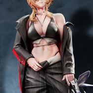 知的なスーツと肉体のギャップが美しい…『勝利の女神:NIKKE』より「グレイブ」がコスチューム“ビューティフル・ユー”姿で立体化