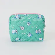 「ちいかわ」が草むしり検定に向けて勉強―新商品「レトロデザインシリーズ」にアパレルやポーチなど普段使いできるアイテムがズラリ