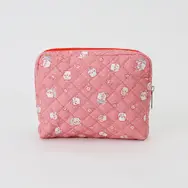 「ちいかわ」が草むしり検定に向けて勉強―新商品「レトロデザインシリーズ」にアパレルやポーチなど普段使いできるアイテムがズラリ