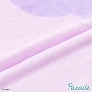 ハチワレが嬉しそう…!「ちいかわ」ふわふわ生地の超BIGマイヤーブランケット全2種デザインが可愛くて癒される