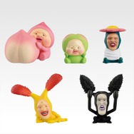 人気絵本「こびとづかん」が一番くじ化！ラストワン賞は“カクレモモジリ”の正しい持ち方を学べる桃型ダイカットクッション