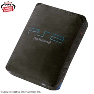 発売25周年を迎えた“PS2”がもふもふのぬいぐるみに！約42センチのビッグサイズで存在感抜群