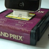 『マリオ』の土管やファミコンのコントローラーでiPhoneを充電？