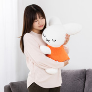 「ミッフィー」誕生70周年を記念した特大ぬいぐるみが発売決定！すやすや寝ている姿が可愛い