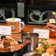 「USJでモリバーたちが宴を開きたがっています！」とろ～りクファナチーズも再現された焚き火料理が味わえるコラボイベント「モンハンワイルズ モリバーの宴」をレポート！