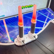 ライブのように“ペンラ”を振れ振れ！『PENLALIVE』は新感覚なペンライトリズムゲーム【アミューズメント エキスポ】