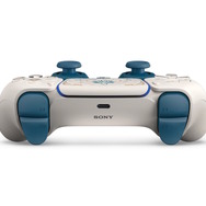 PS5純正コントローラー・DualSenseに『原神』コラボモデル登場！旅人のモチーフアイコンや、裏面にはパイモンも