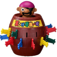 お値段約200万の「黒ひげ危機一髪」！50周年記念として“純金”ミニチュア化