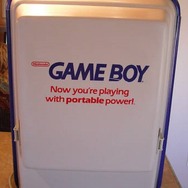 大画面でゲームボーイが楽しめる試遊台がオークションに
