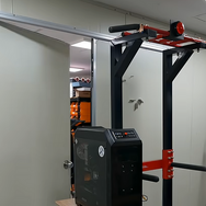 これで運動不足の心配はなし...？懸垂しなければ起動しないPCをDIYした人物現る