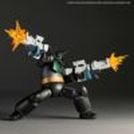 漆黒のマントで様々なスタイルを演出！OVA版「ブラックゲッター」が可動フィギュア化ー左右非対称のワイルドな武装など豊富なオプション