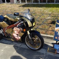 『アイマス』合同ライブ「MOIW2025」に“アイ”が集まる！「のぼり」や「痛車」など会場周辺施策をレポート