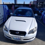 『アイマス』合同ライブ「MOIW2025」に“アイ”が集まる！「のぼり」や「痛車」など会場周辺施策をレポート