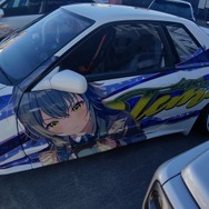 『アイマス』合同ライブ「MOIW2025」に“アイ”が集まる！「のぼり」や「痛車」など会場周辺施策をレポート